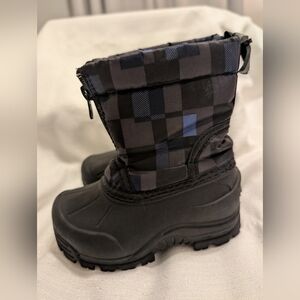 Thermolite Size 6 Boys Plaid Snow Boots